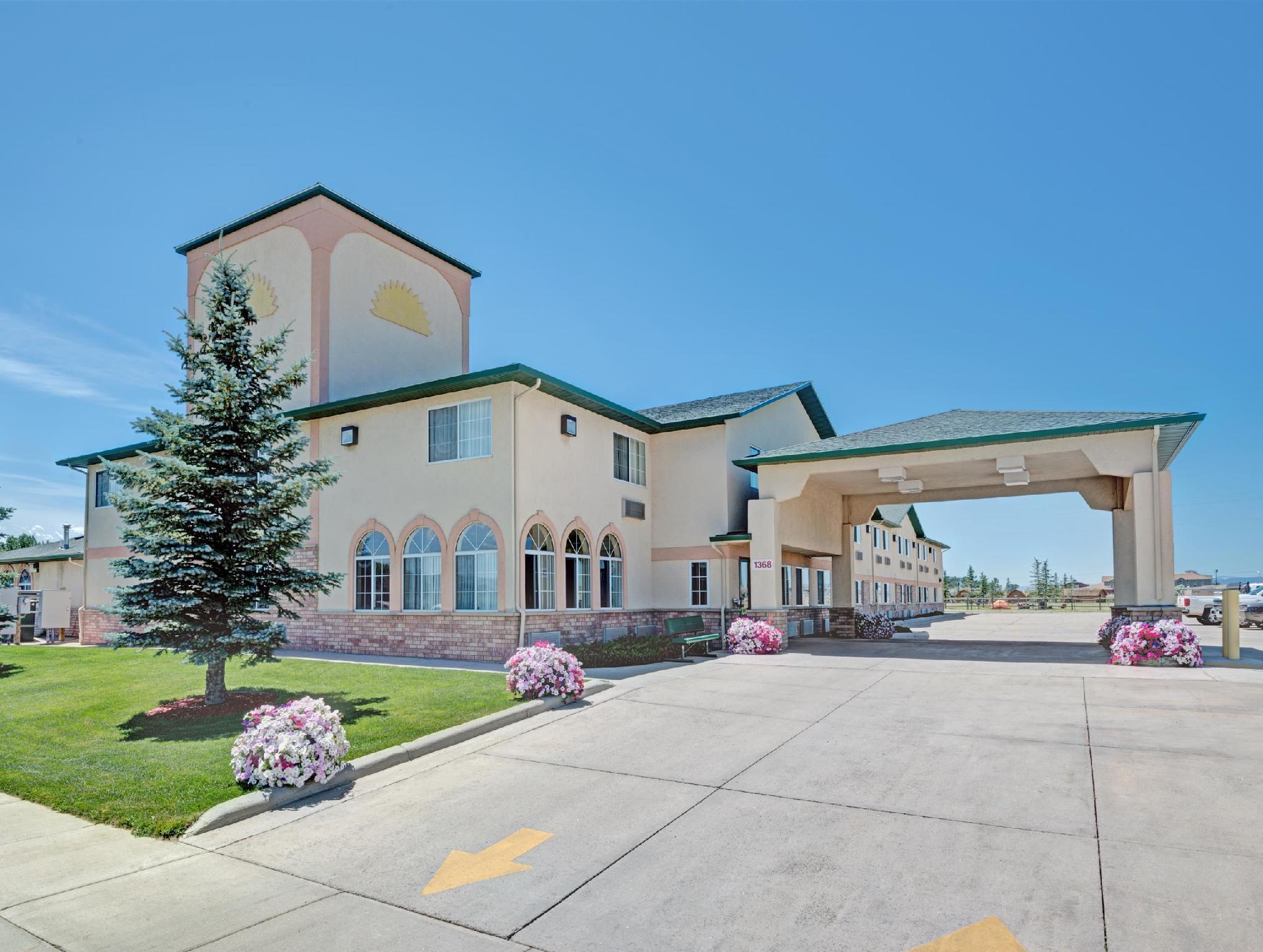 Days Inn By Wyndham Laramie Bagian luar foto