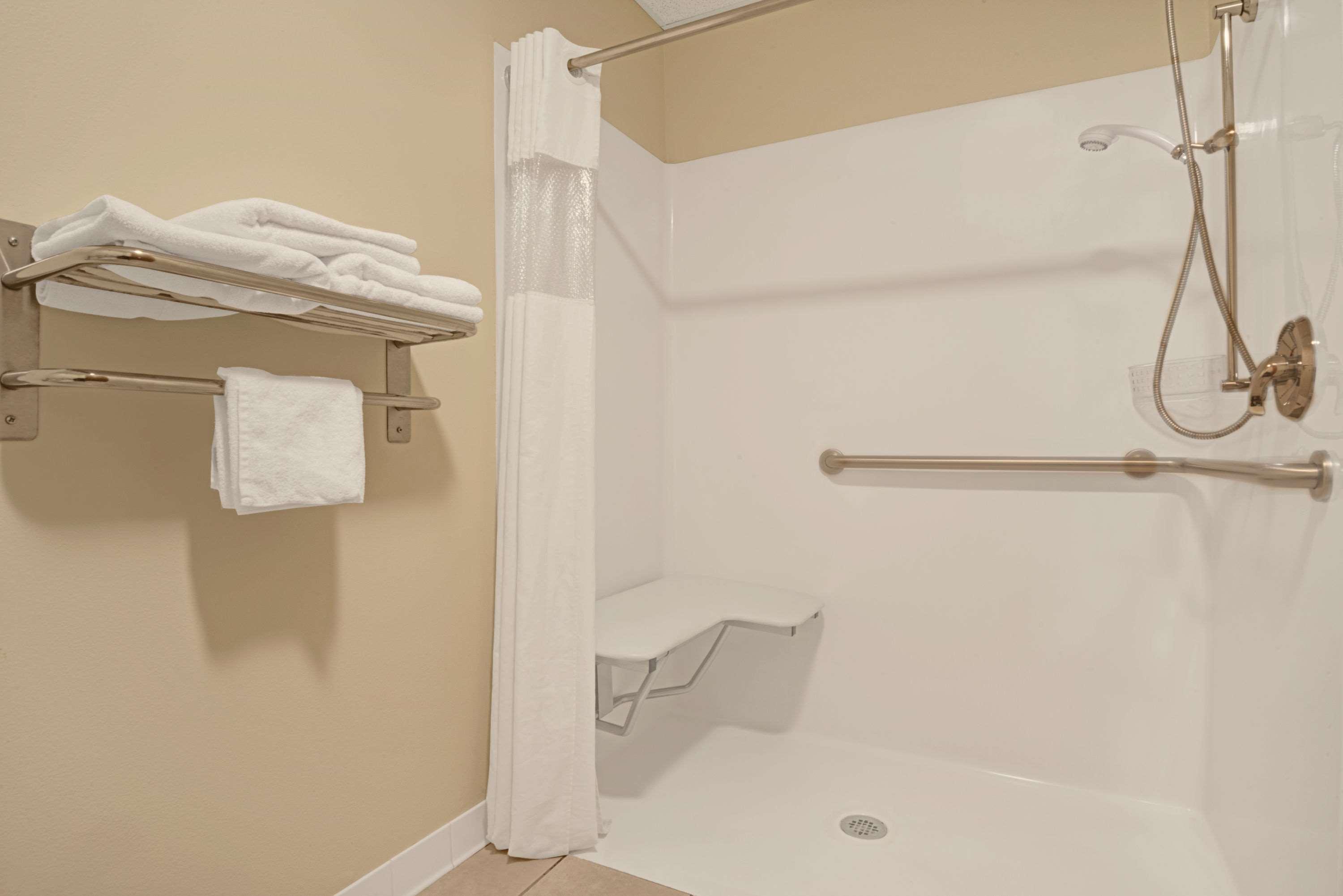 Days Inn By Wyndham Laramie Bagian luar foto